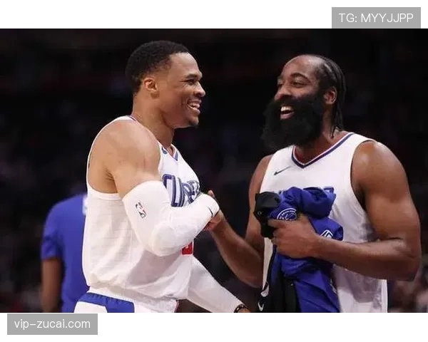 布鲁克成为历史首位以球员和教练身份连续三次夺冠