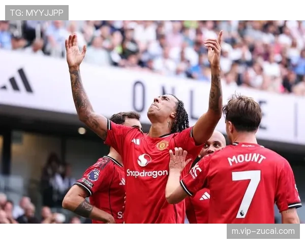 曼联3421阵型切换导致攻防脱节 边翼卫前压留出致命空当